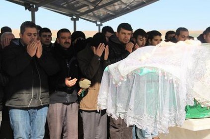 Burun estetiği için yatırıldığı hastanede ölen genç kız toprağa verildi