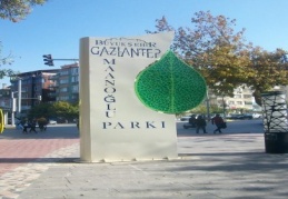 Büykşehir Belediyesi parklara şık tabelalar asıyor