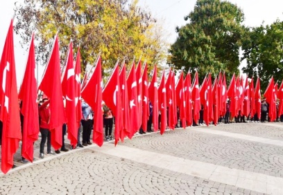 Ata’yı andık