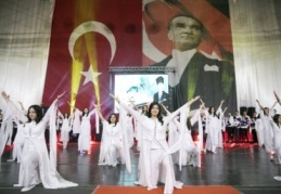 “Büyük önder, 100 yıl önce Samsun’da sönmeyecek ateş yaktı” 