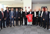 Büyükekşi, TFF Başkanı Özdemir’i ziyaret etti