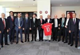 Büyükekşi, TFF Başkanı Özdemir’i ziyaret etti
