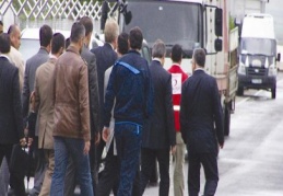 Büyükelçi, çadır kentleri gezdi