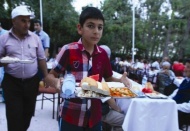 Büyükşehir 5 bölge de iftar çadırı kurdu Günde 5 bin kişi iftar açıyor