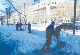 Büyükşehir, 161 araç ve 600 personelle yolları temizliyor