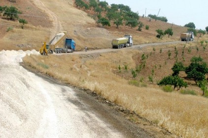 Büyükşehir, Araban&#039;da yol yapıyor