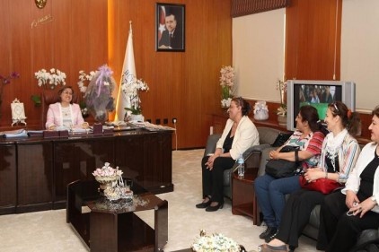Büyükşehir Belediye Başkanlığına seçilen Fatma Şahin&#8217;e kadınlardan büyük ilgi var