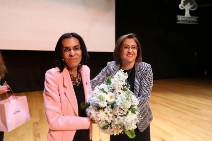 Büyükşehir Belediyesi tarafından &#8220;Tasavvufta Kadın&#8221; konulu söyleşi düzenlendi.