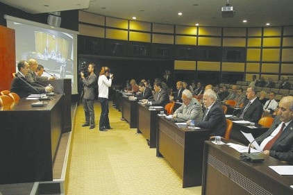 Büyükşehir Belediyesi ulaşımı görüştü