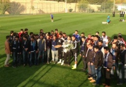 Büyükşehir Belediyespor futbol takımına baklavalı destek geldi