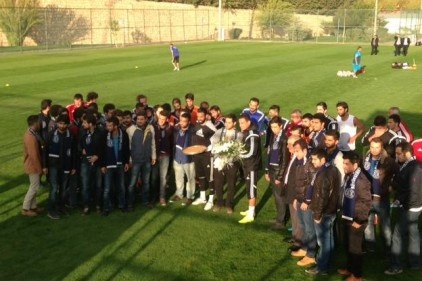 Büyükşehir Belediyespor futbol takımına baklavalı destek geldi