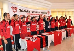 Büyükşehir Belediyespor'da, 7 futbolu ile anlaştı