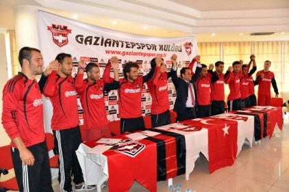 Büyükşehir Belediyespor&#039;da, 7 futbolu ile anlaştı