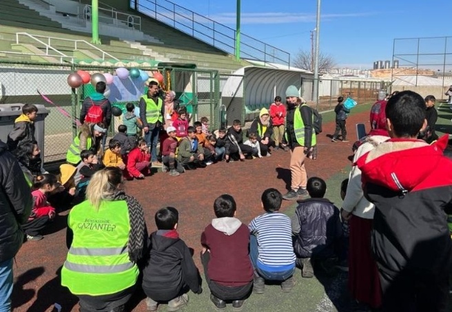 Büyükşehir, depremzede vatandaşlara psikolojik destek sağlıyor