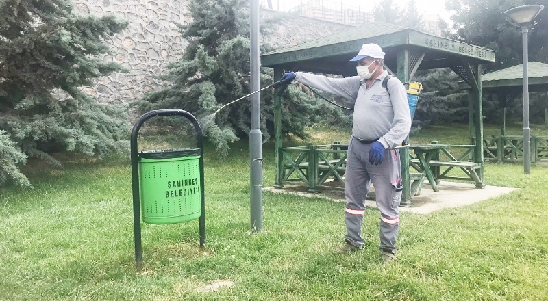 Büyükşehire ait park, bahçe ve mesire alanları ilaçlanıyor