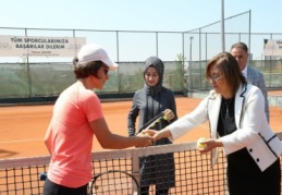 Büyükşehir’in ev sahipliğinde tenis şampiyonası başladı