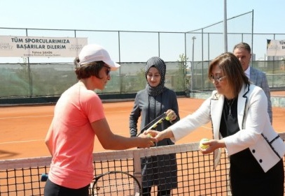 Büyükşehir’in ev sahipliğinde tenis şampiyonası başladı