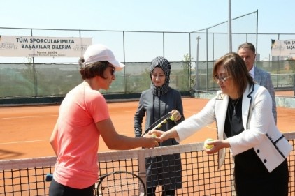 Büyükşehir’in ev sahipliğinde tenis şampiyonası başladı
