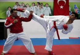 Büyükşehir’in milli karatecisi dünya üçüncüsü oldu 