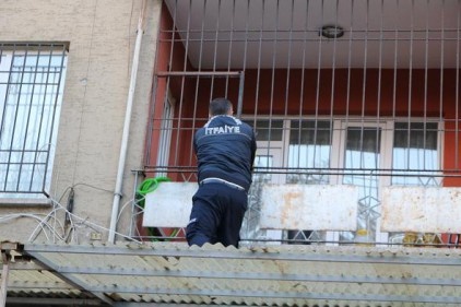 Buzdolabından yayılan koku mahalleliyi ayağa kaldırdı 