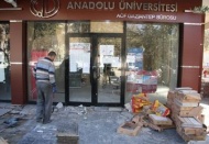 Cadde çöplüğe döndü