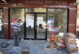 Cadde çöplüğe döndü