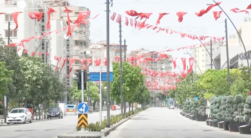 Cadde ve sokaklar boştu