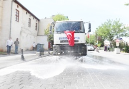 Cadde ve sokaklarda 24 saat temizlik hizmeti sürüyor