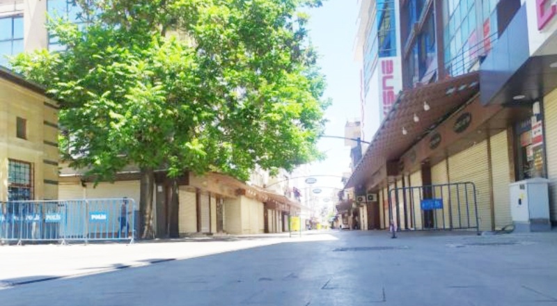 Cadde ve sokaklarda hafta sonu sessizliği