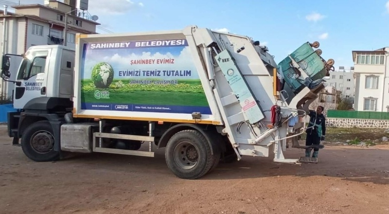 Cadde ve sokaklarda temizlik yapılıyor