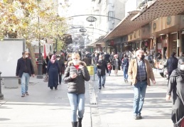 Caddelerde yoğunluk aynı hızla sürüyor