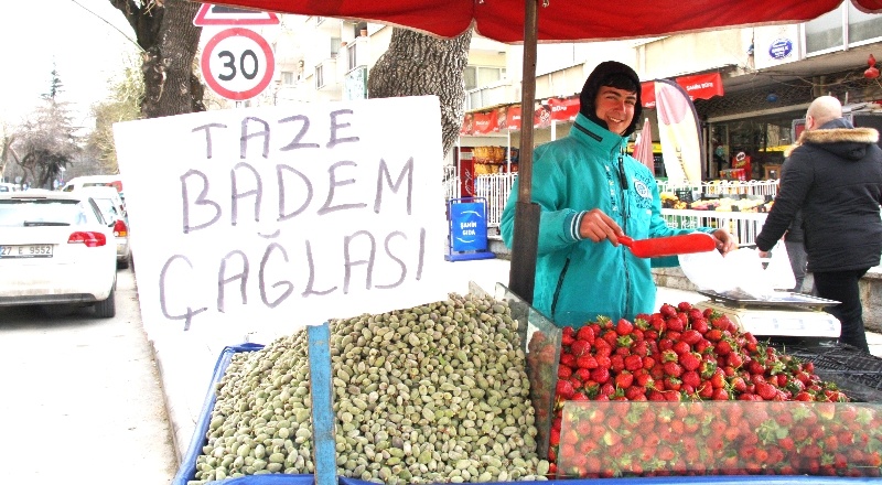 Çağla, geçen yıl 60 liradan başlamıştı, bu yıl 100 lira