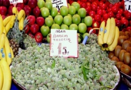 Çağla taneyle, karpuz dilimle satılıyor
