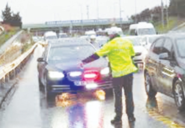 Çakarlı araç denetimi yapıldı