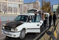 Çaldığı otomobil trafikte alev alınca bırakıp kaçtı