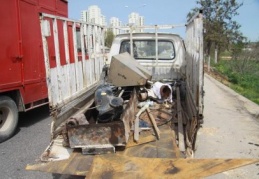 Çaldıkları araçla hırsızlık yaparken yolda kaldılar