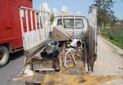 Çaldıkları araçla hırsızlık yaparken yolda kaldılar