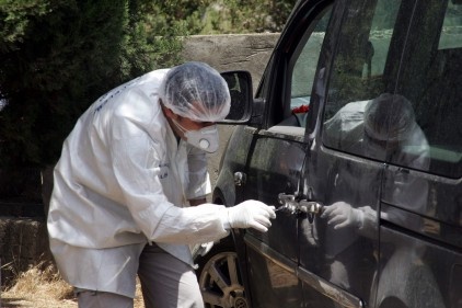 Çalınan otomobil mezarlıkta terk edilmiş halde bulundu