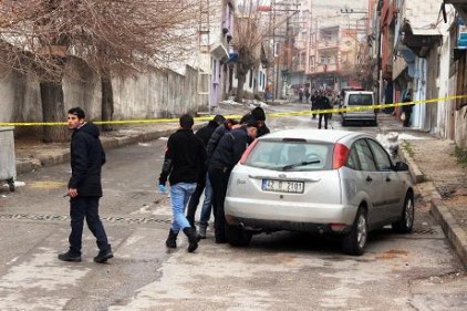 Çalıntı otomobil polisi alarma geçirdi