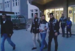 Çalıntı otomobille kapkaç yapan şahıslar yakalandı 