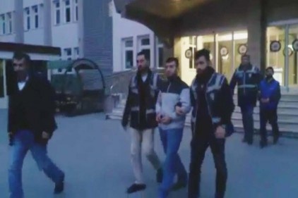 Çalıntı otomobille kapkaç yapan şahıslar yakalandı 