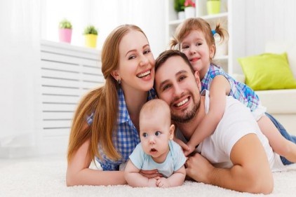 Çalışan anne-babanın 5&#8217;te biriçocuklarını günde 2 saatten az görüyor