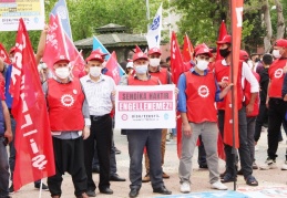 Çalışanlar hastalanmaya, çalışmayanlar açlığa mahkum