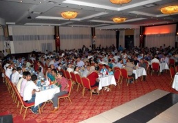 Çalışanlarıyla iftar yemeğinde buluştu