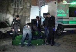 Çalmaya çalıştığı aracın sahibi tarafından bıçaklanarak öldürüldü