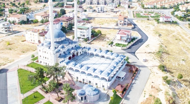 Cami kapısını benzinle yakan şahıs gözaltına alındı