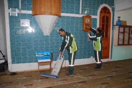 Camiler temizleniyor