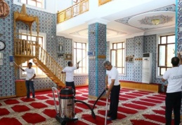 Camilerde temizlik kampanyası başlatıldı