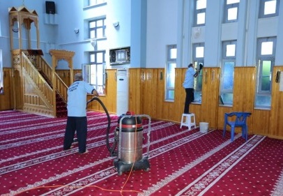 Camilere “temizlik kampanyası” başlatıldı