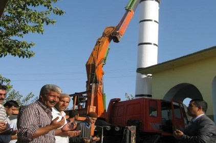 Camiye minare yapıldı 